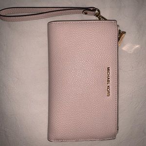 Micheal Kors Wristlet Wallet
